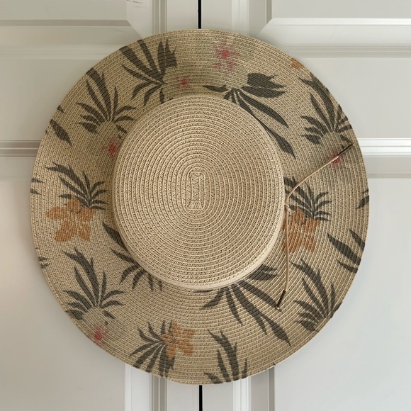 Lucky Brand Hat. Straw like fabric Like new adjustable draw string. - Picture 3 of 7